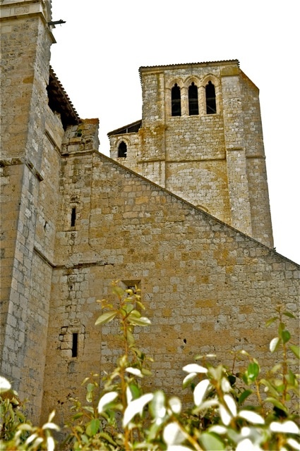 Дороги в Сантьяго-де-Компостела во Франции, Ла Ромье, Монастырская церковь Сен-Пьер.