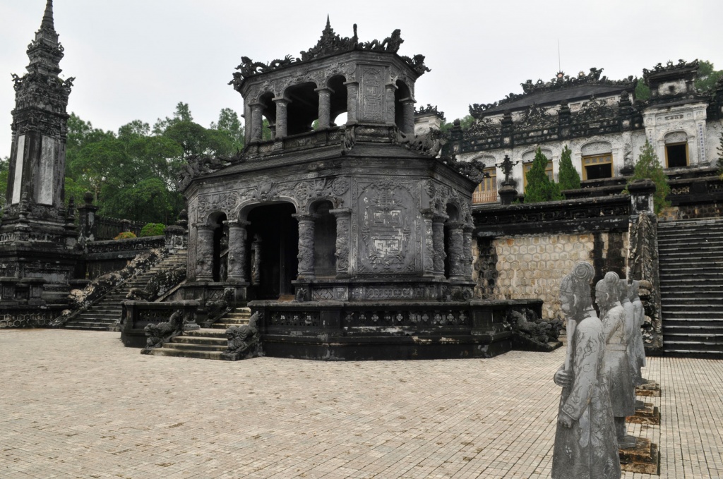 Комплекс памятников Хюэ: Гробница императора Ту Дука
