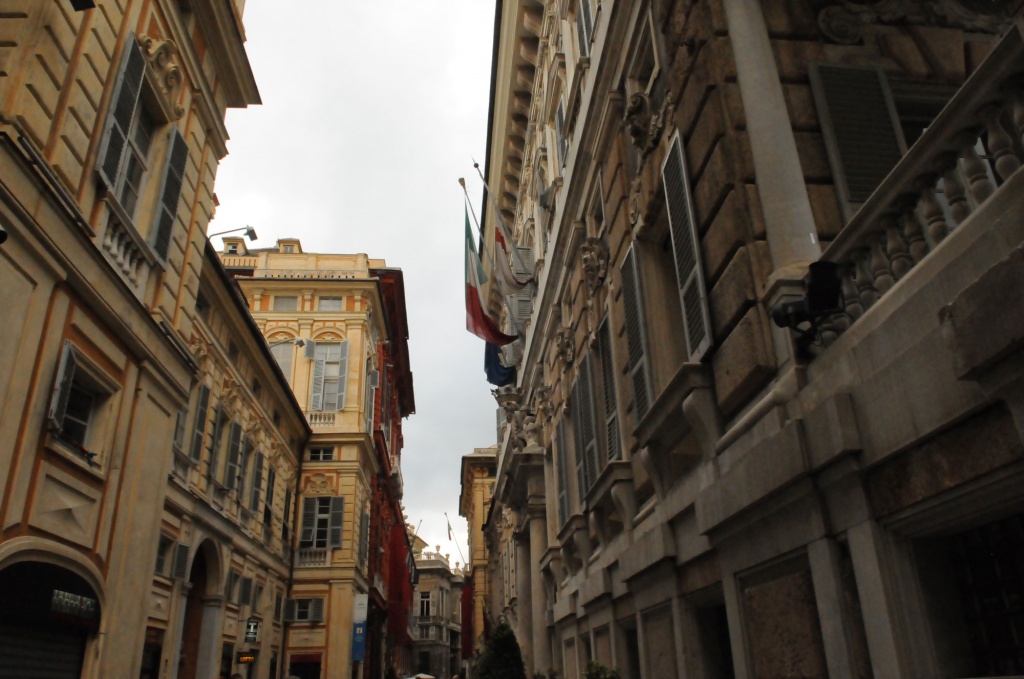 Генуя. Улица Ле-Страде-Нуове и комплекс дворцов Палацци-деи-Ролли в Генуе.