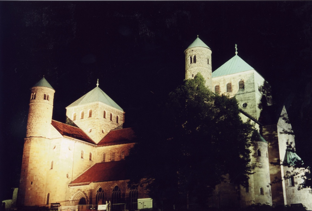 Хильдесхайм. Кафедральный собор Cв. Марии и церковь Св. Михаила.