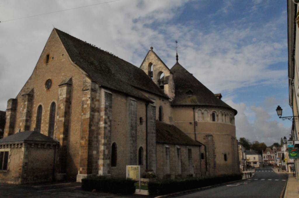 Дороги в Сантьяго-де-Компостела во Франции. Нёви-Сен-Сепюлькр. Коллегиальная церковь Сент-Этьена.
