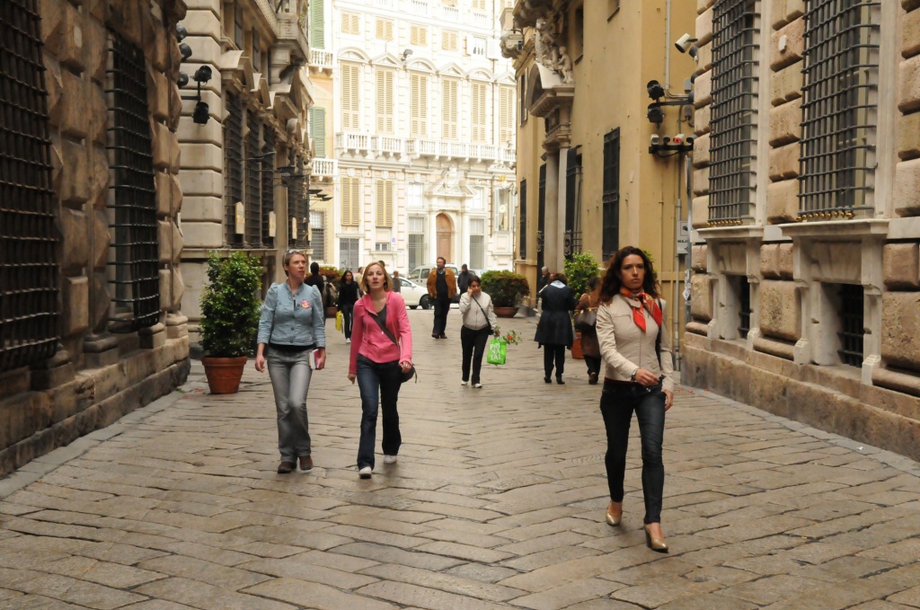 Генуя. Улица Ле-Страде-Нуове и комплекс дворцов Палацци-деи-Ролли в Генуе.