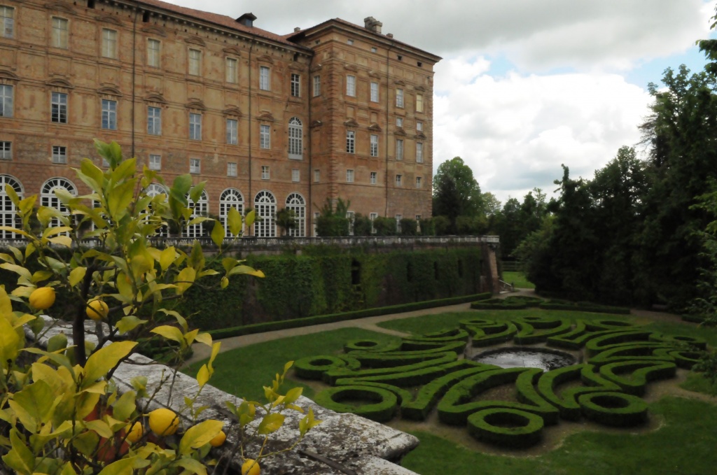 Резиденции Савойского дома: Герцогский замок в Алье.