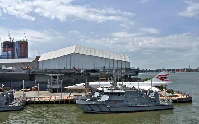 Нью Йорк USS Intrepid военно-морской музей.