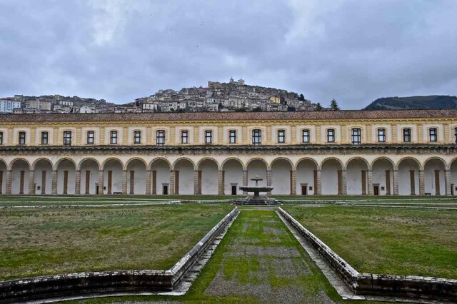 Монастырь Чертоза ди Падула (Чертоза-ди-Сан-Лоренцо)
