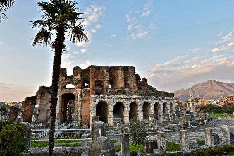 Санта-Мария-Капуа-Ветере Римская Арена