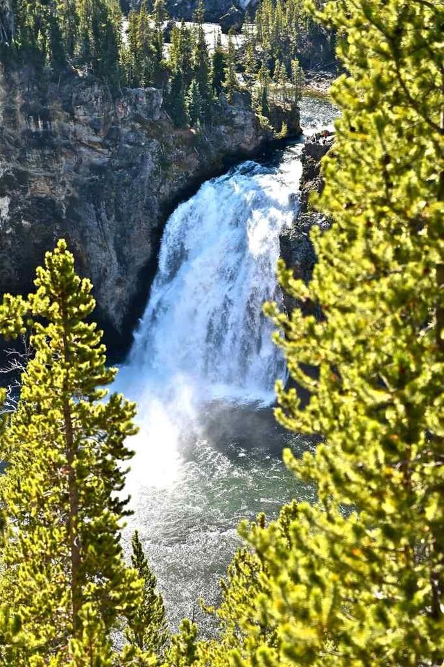 Национальный парк Йеллоустоун, Йеллоустонские водопады