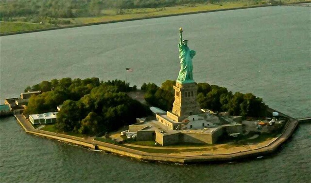 Нью-Йорк. Статуя Свободы.