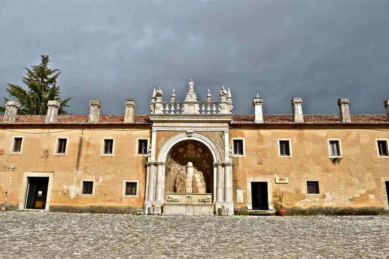 Монастырь Чертоза ди Падула (Чертоза-ди-Сан-Лоренцо)