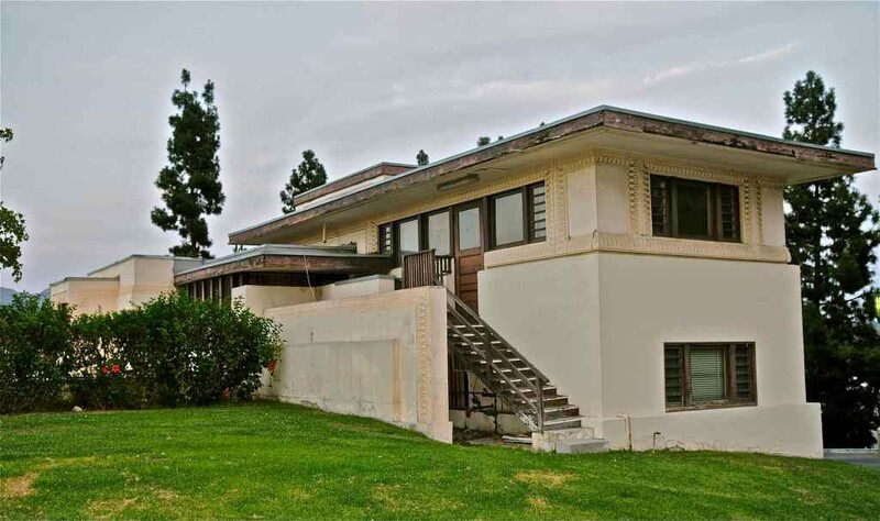 Лос Анджелес. Здания Фрэнк Ллойд Райт. Дом Холлихокан.